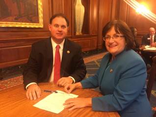 Rep. Frank Guinta, R-NH, and Rep. Ann Kuster, D-NH, signing the STOP ABUSE Act in Oct. of 2015.