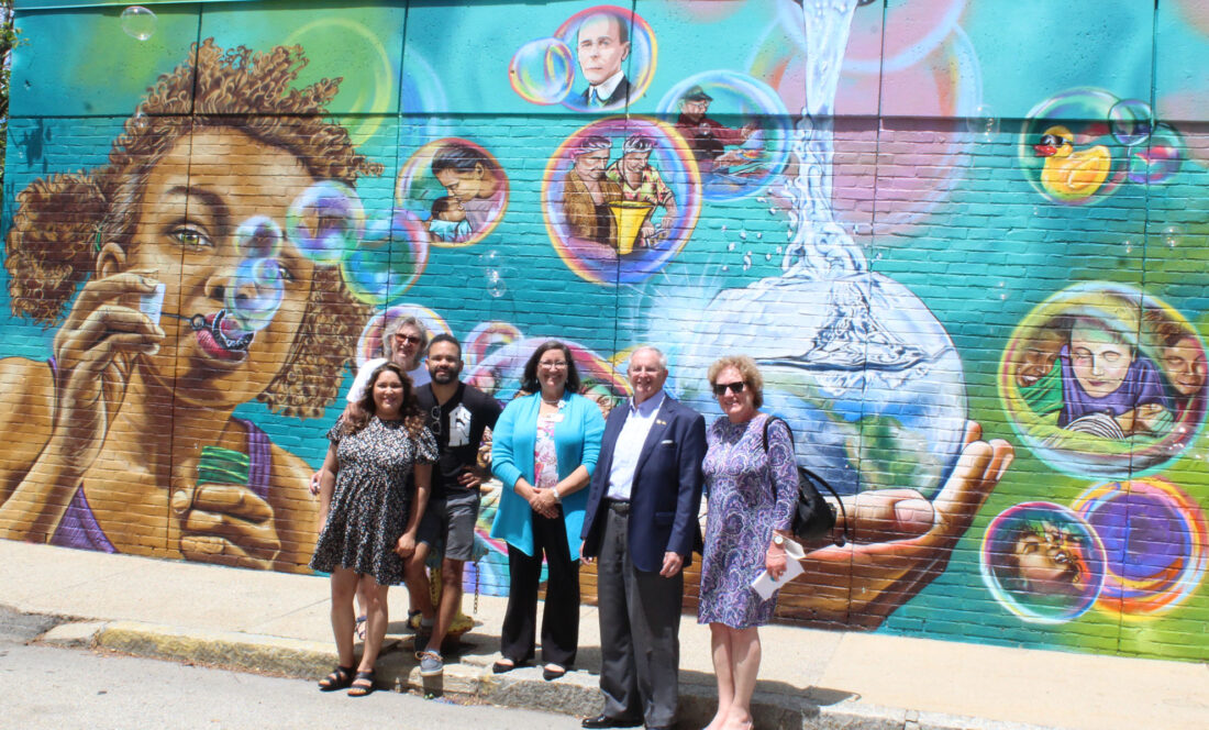 ROTARY WEST MURAL DEDICATION small group for online story 1100x664 1